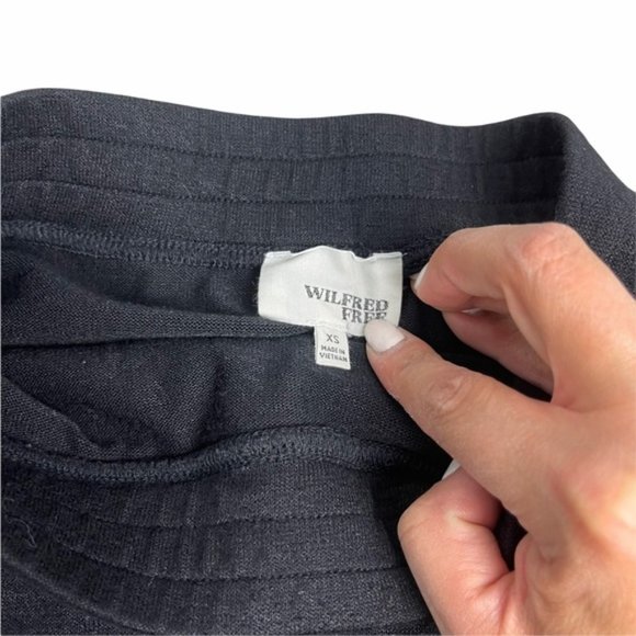 WILFRED FREE Aritzia Black Side Cinched Layered Skirt Size X-Small GUC - Picture 4 of 7